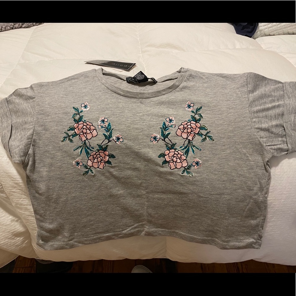 Flower embroidered crop top